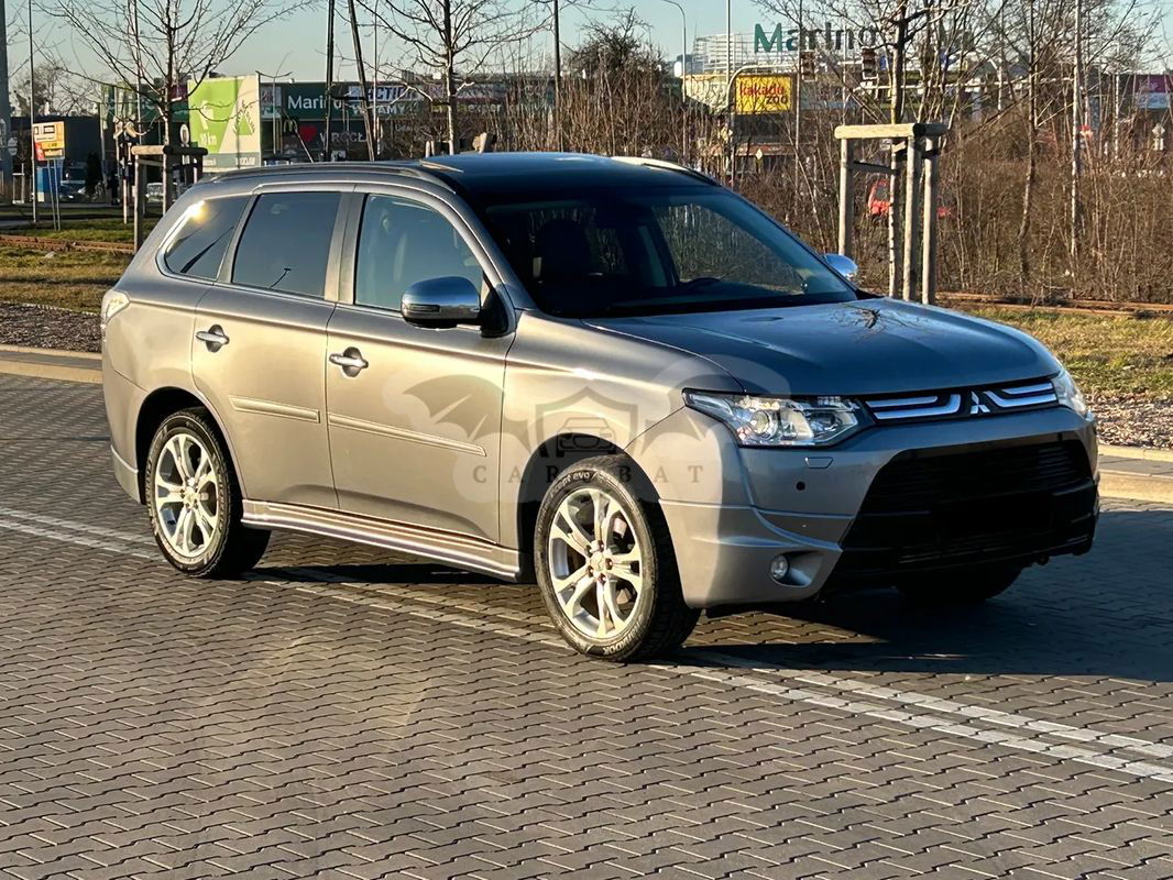 Mitsubishi Outlander III 2.2 DID Instyle Navi 4WD 2013