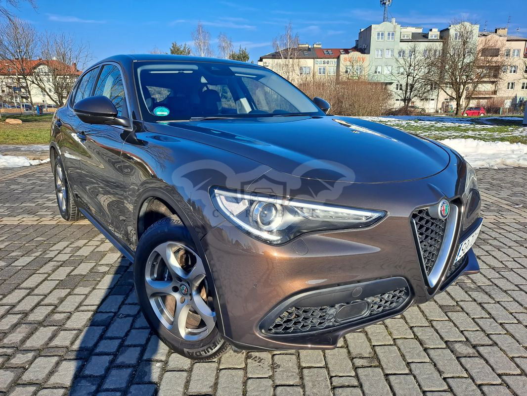 Alfa Romeo Stelvio 2.0 Turbo 16V AT8-Q4 Sprint 2017